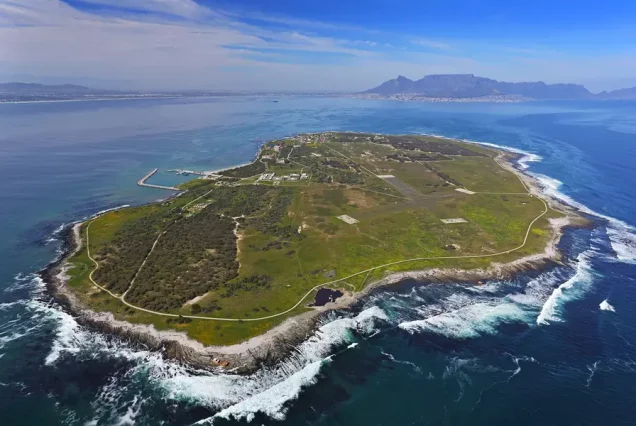 Robben Island & Boulders Beach Penguins Full-Day Private Tour (All-Inclusive)